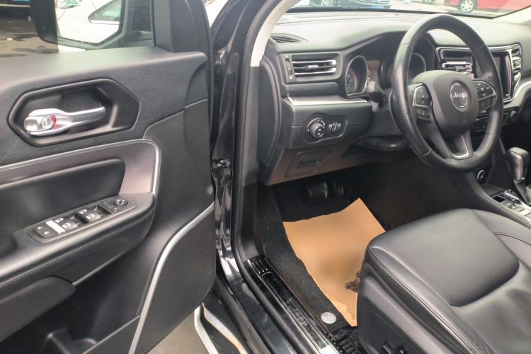 Used  Commander 2018 2.0T Four-Wheel Drive Prestige Edition China V
