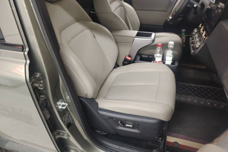 Used  V23 2025 501 Four-Wheel Drive Intelligent Driving Version
