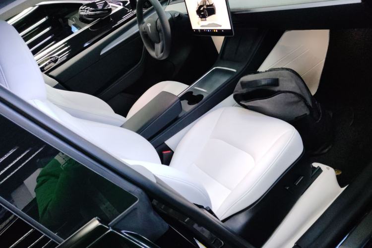 Used Tesla Model Y 2023 Long-Range All-Wheel-Drive Version
