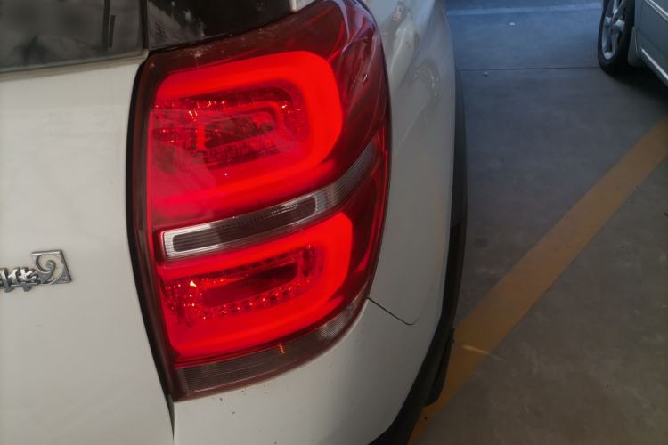 Used Chevrolet Captiva 2015 2.4L 4x4 Flagship Edition 7-Seater
