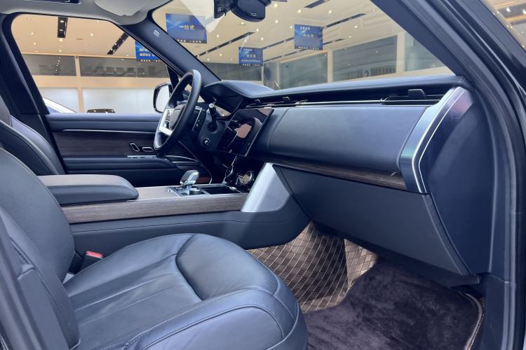 Used Land Rover Range Rover 2023 3.0 L6 360 PS Grand Edition
