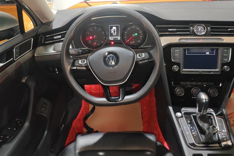 Used Volkswagen Magotan 2017 330TSI DSG Leading Model
