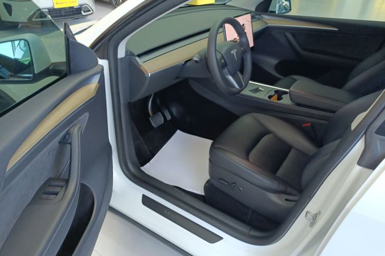 Used Tesla Model Y 2022 Rear-Wheel-Drive Version
