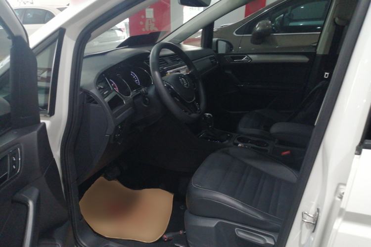 Used Volkswagen Touran 2016 Volkswagen Touran L 280TSI DSG Comfort Edition
