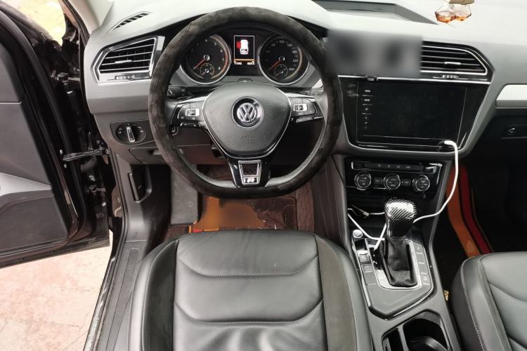 Used Volkswagen Tiguan L 2020 330TSI Automatic Two-Wheel Drive Panoramic Comfort Edition China VI Standard
