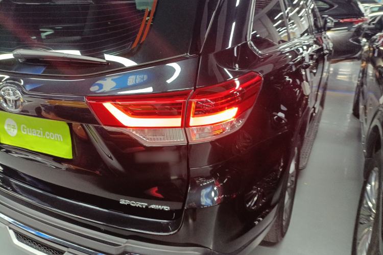 Used Toyota Highlander 2018 2.0T Four-Wheel Drive Luxury Version 7 Seats China VI Standard
