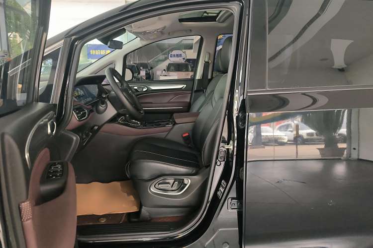 Used GAC Trumpchi M6 2023 PRO 270T DCT Luxury Edition
