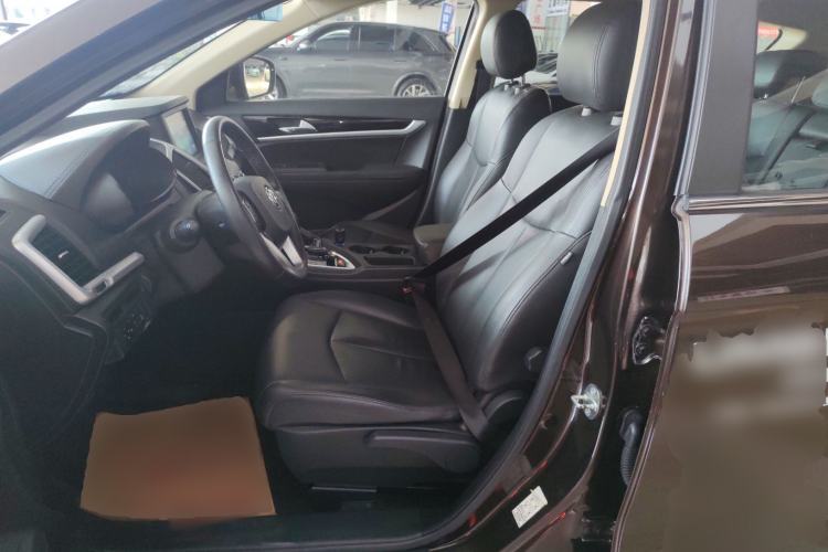 Used Dongfeng Aeolus AX7 2015 2.0L Automatic Zhiyi Trim