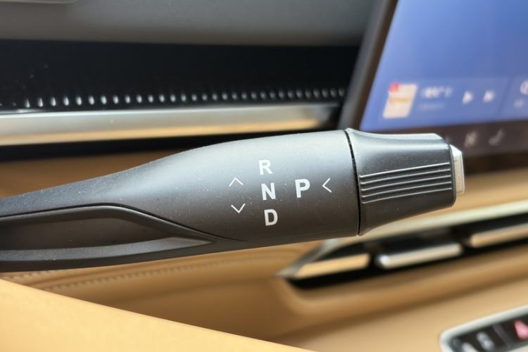 Used VOYAH Dream 2025 PHEV Four-Wheel-Drive Flagship Kunpeng Edition
