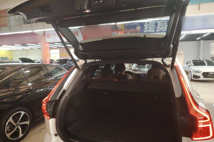 Used Volvo XC60 2023 B5 4x4 Smart Luxury Edition