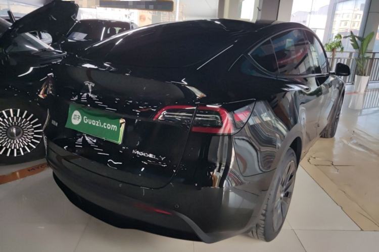 Used Tesla Model Y 2023 Long-Range All-Wheel-Drive Version
