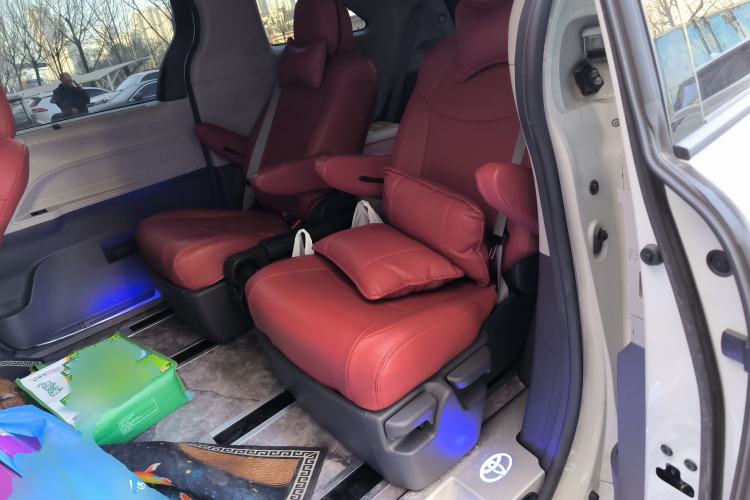 Used Toyota Sienna 2023 2.5L Hybrid Comfort Edition
