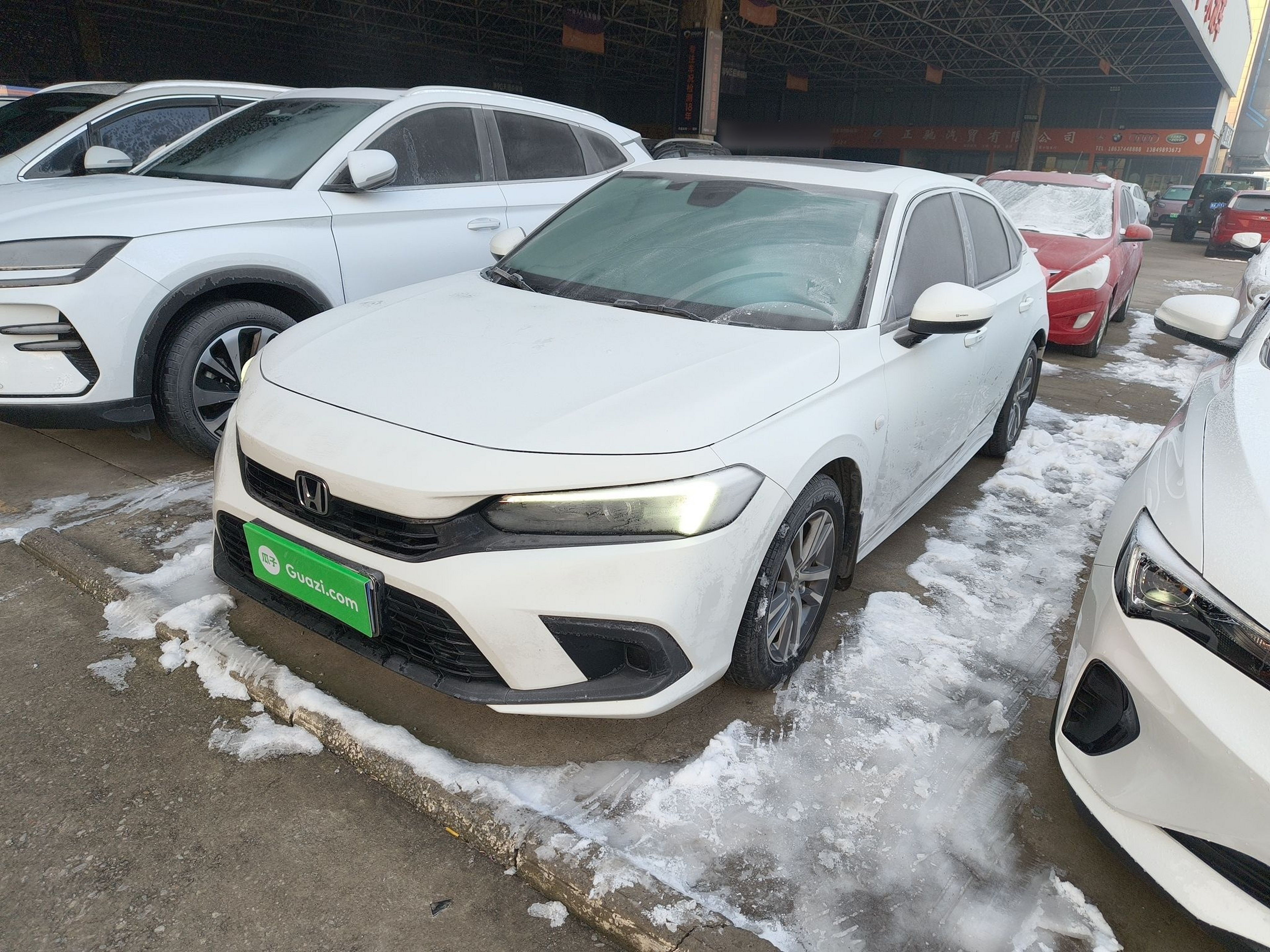 تحت مقدمة السيارة