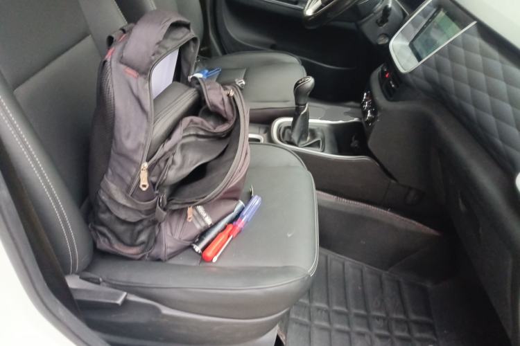 Used Jinbei Gold Hiace M Classic 2022 1.5L Travel Lion Passenger Van 6 Seats
