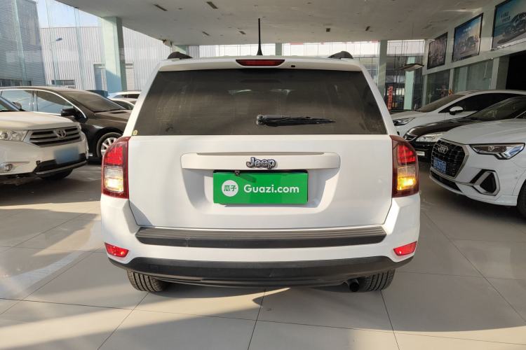 Used  Compass 2015 2.0L two-wheel drive sport version