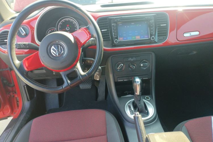 Used Volkswagen Beetle 2015 180TSI model
