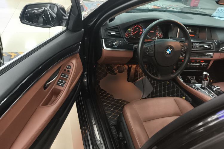 Used BMW 5 Series 2014 520Li Elegant Model
