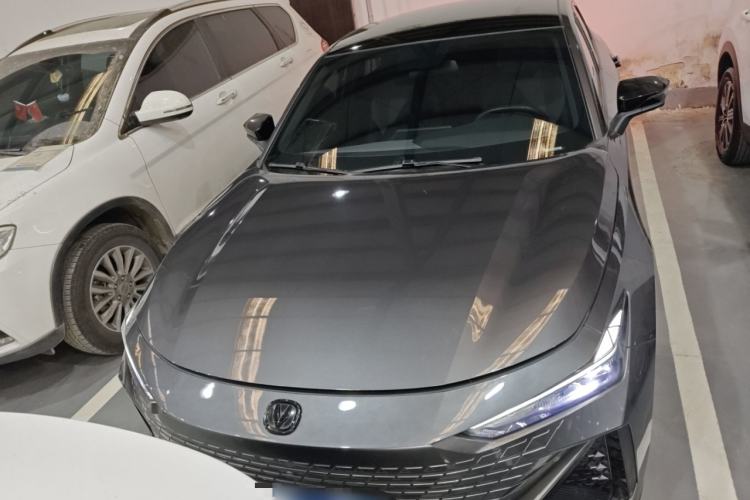 Used Changan UNI-V 2022 1.5T Prestige Version
