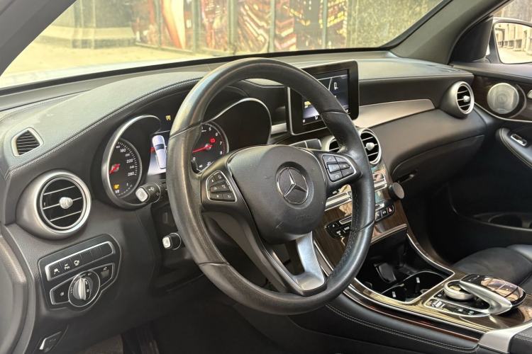 Used Mercedes-Benz GLC 2019 Facelift GLC 260 L 4MATIC Luxury Model
