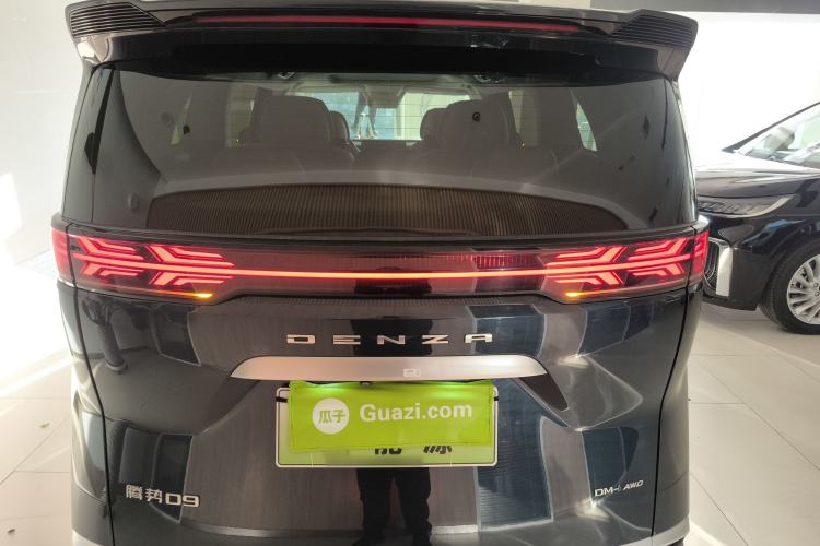 Used Denza D9 2022 DM-i 970 Four-Wheel Drive Flagship Model
