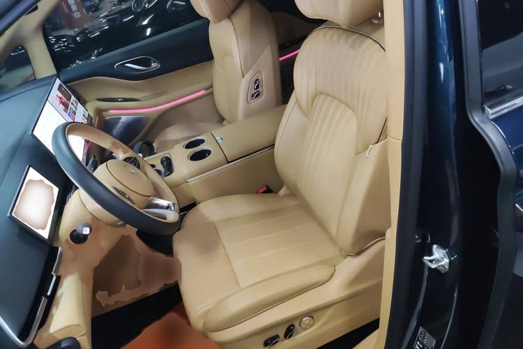 Used VOYAH Dream 2025 PHEV Four-Wheel-Drive Flagship Kunpeng Edition
