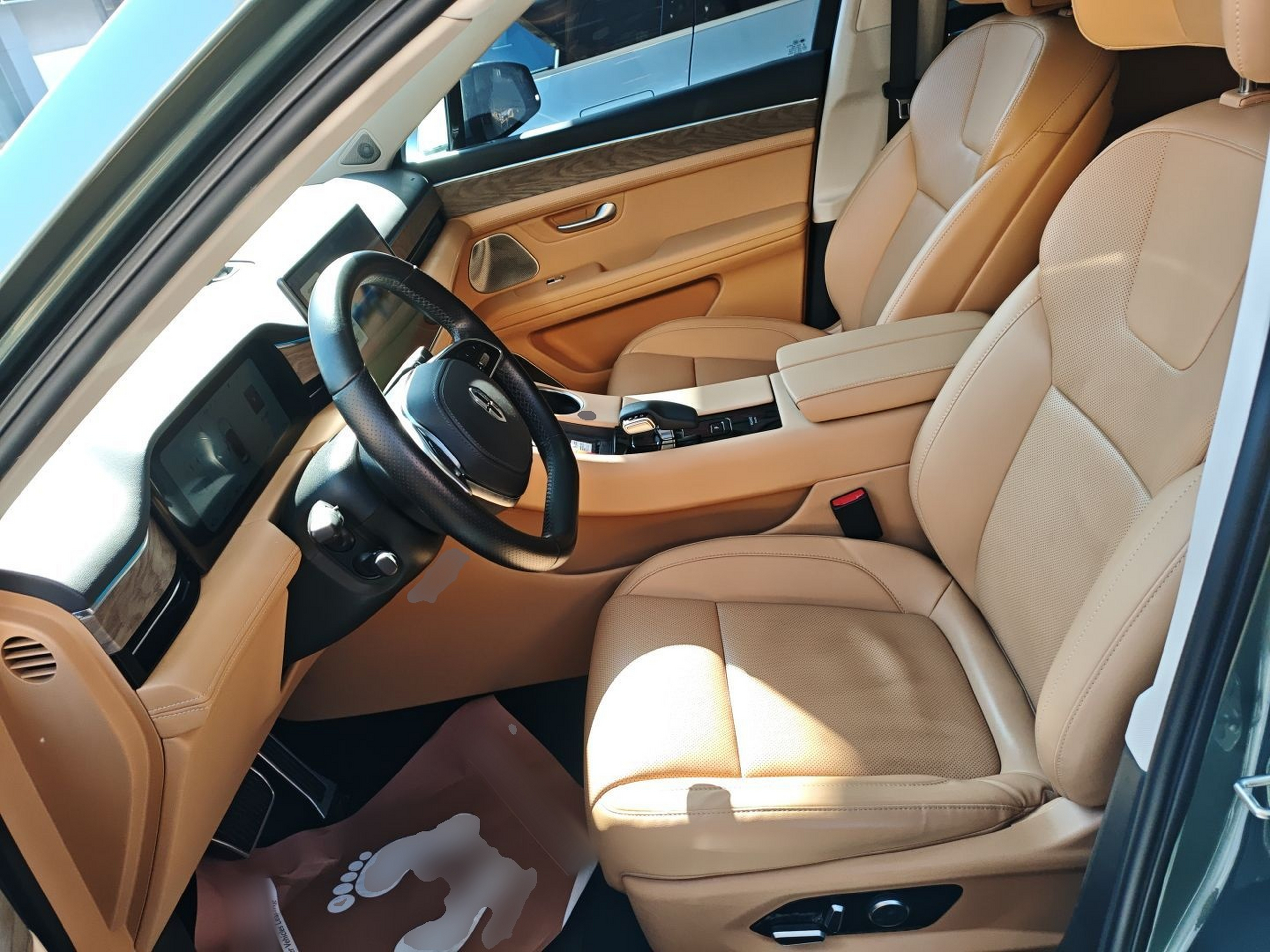 المقاعد الأمامية داخل السيارة