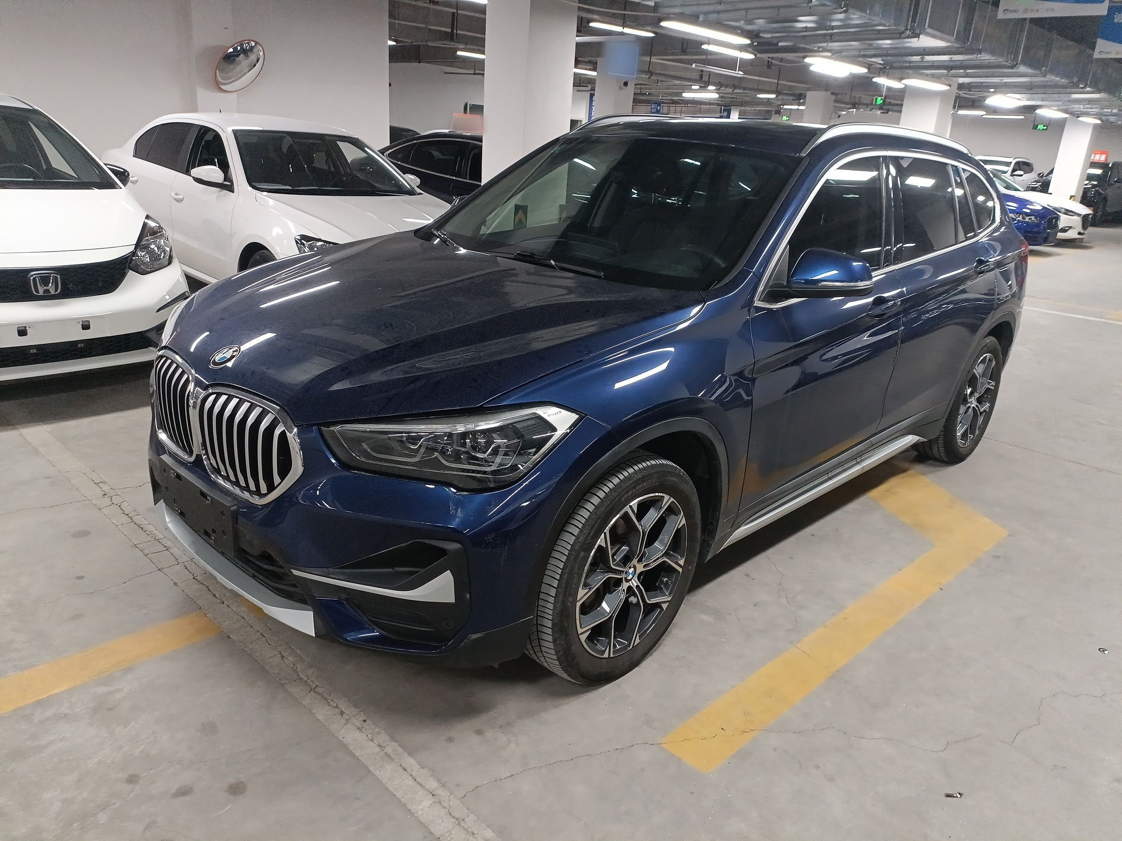 Под передней частью автомобиля