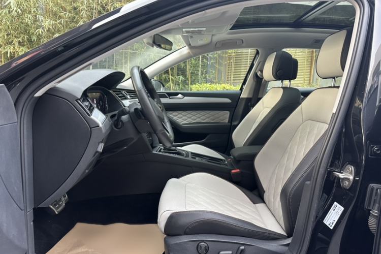 Used Volkswagen Magotan 2023 2 Million Units Limited Edition 330TSI DSG Leading Version
