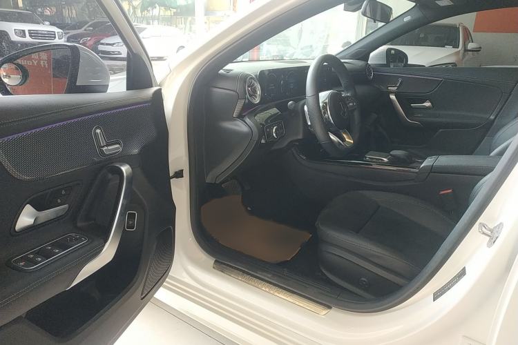 Used Mercedes-Benz A-Class 2022 Revised Version A 200 L Sport Sedan Fashionable Style
