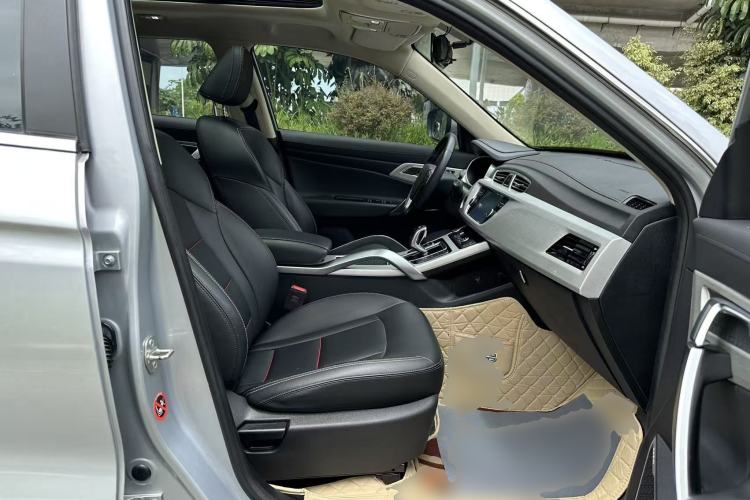 Used Geely Auto Emgrand X7 Sport 2020 1.8TD DCT Two-Wheel Drive Smart Connect 4G-Enabled Version
