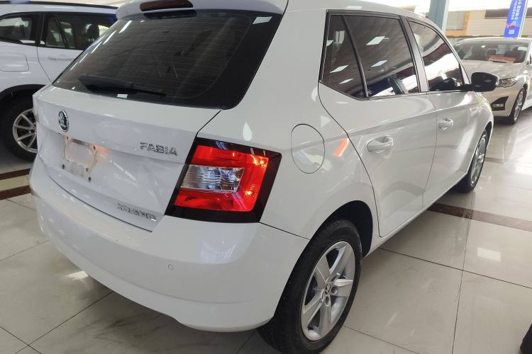 Used Skoda Fabia 2017 1.4L Automatic Car Enjoy Edition
