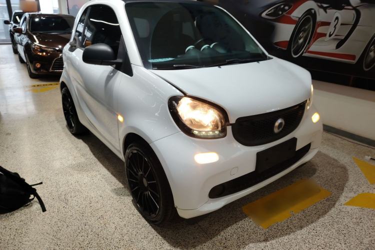 Used  fortwo 2015 1.0L 52 kW hardtop Dynamic version
