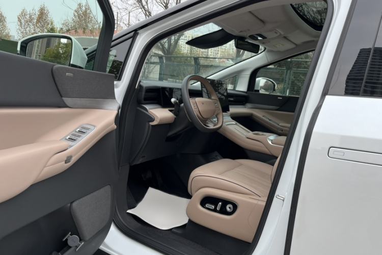 Used XPeng X9 2025 740 Ultra-Long Range Max
