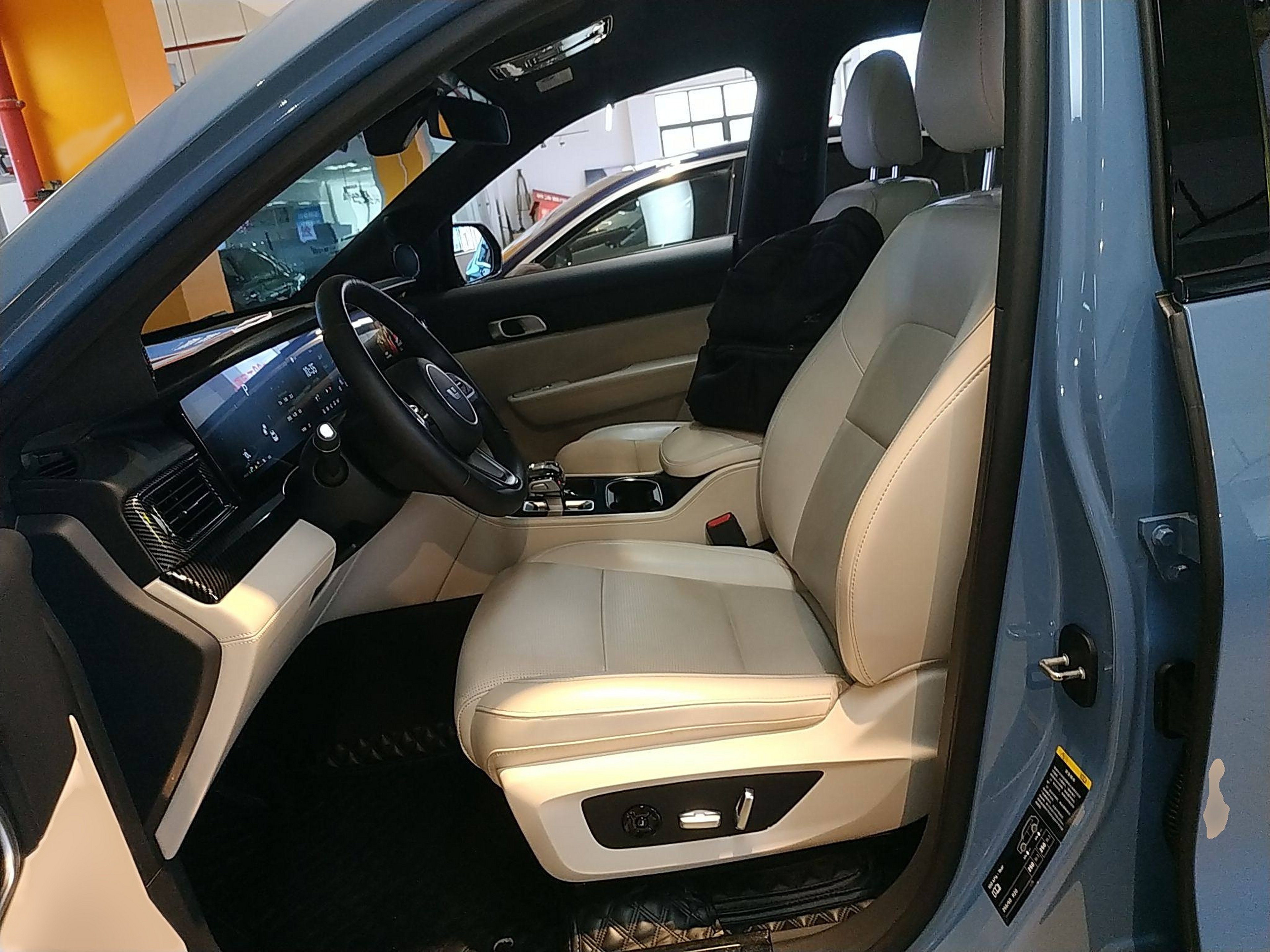 المقاعد الأمامية داخل السيارة