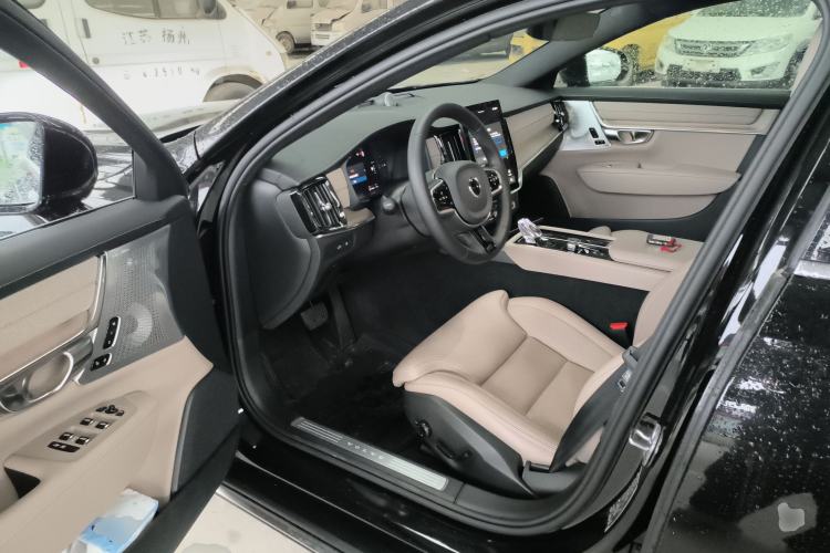 Used Volvo S90 New Energy 2026 Plug-in Hybrid Four-Wheel Drive Long-Range Luxury Smart Edition
