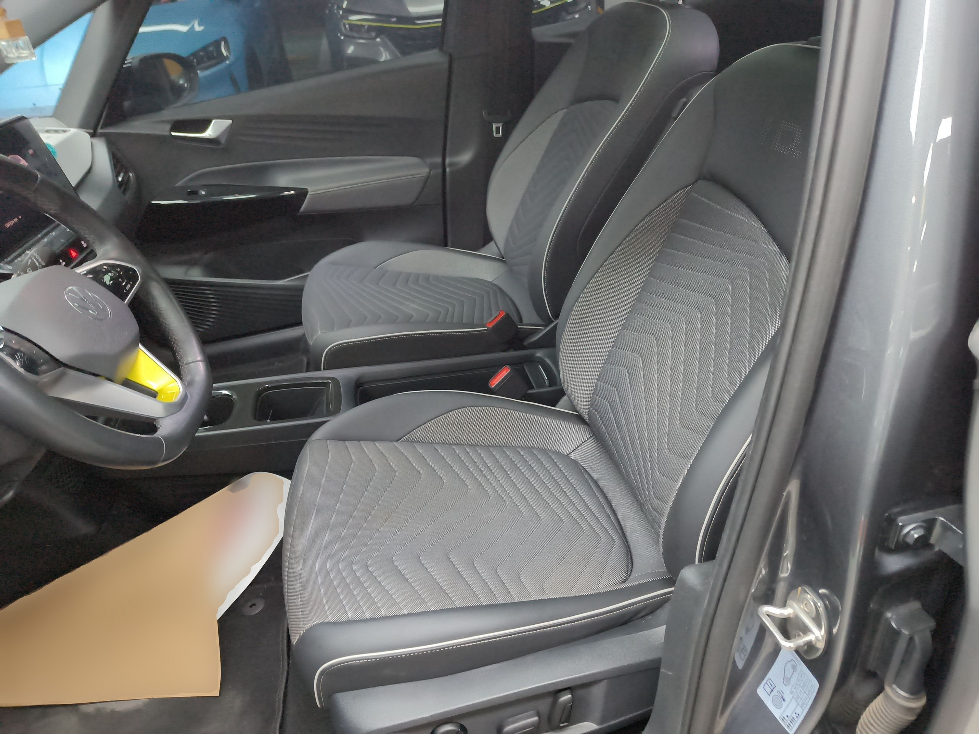 Переднее сиденье в автомобиле