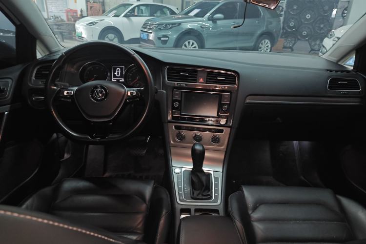 Used Volkswagen Golf 2016 230TSI Automatic Luxury Version
