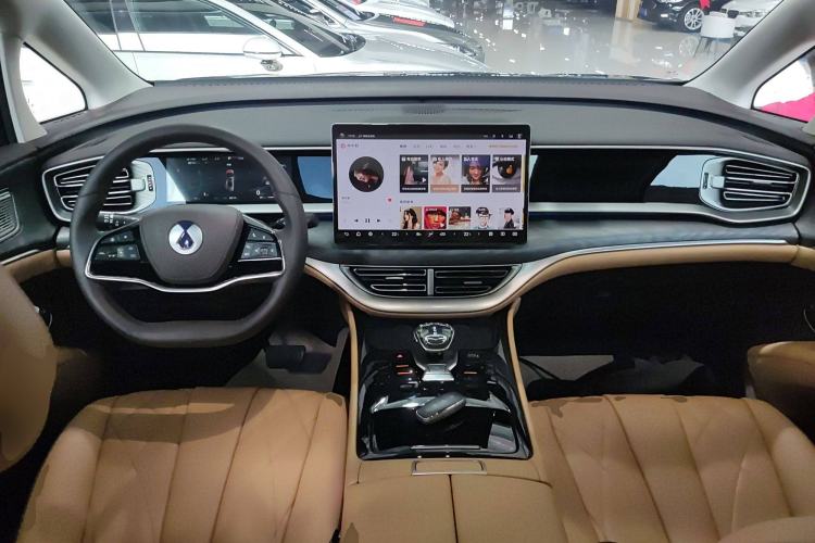 Used Denza D9 2024 DM-i 980 Four-Wheel Drive Prestige Model
