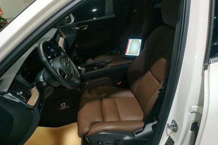 Used Volvo XC60 2023 B5 4x4 Smart Luxury Edition