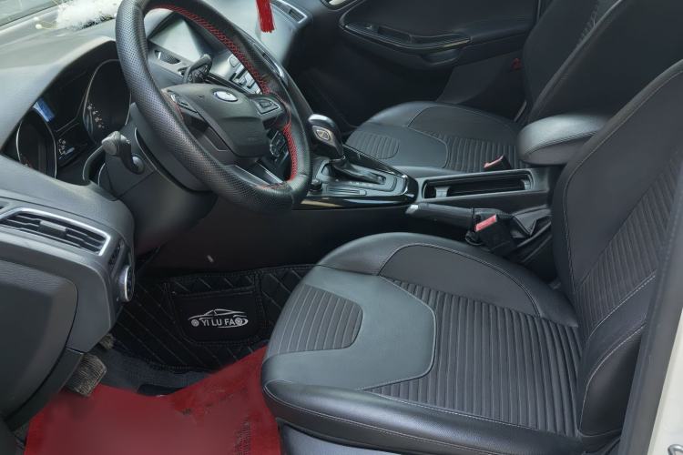 Used Ford Focus 2015 Hatchback 1.6L Automatic Fashion Edition
