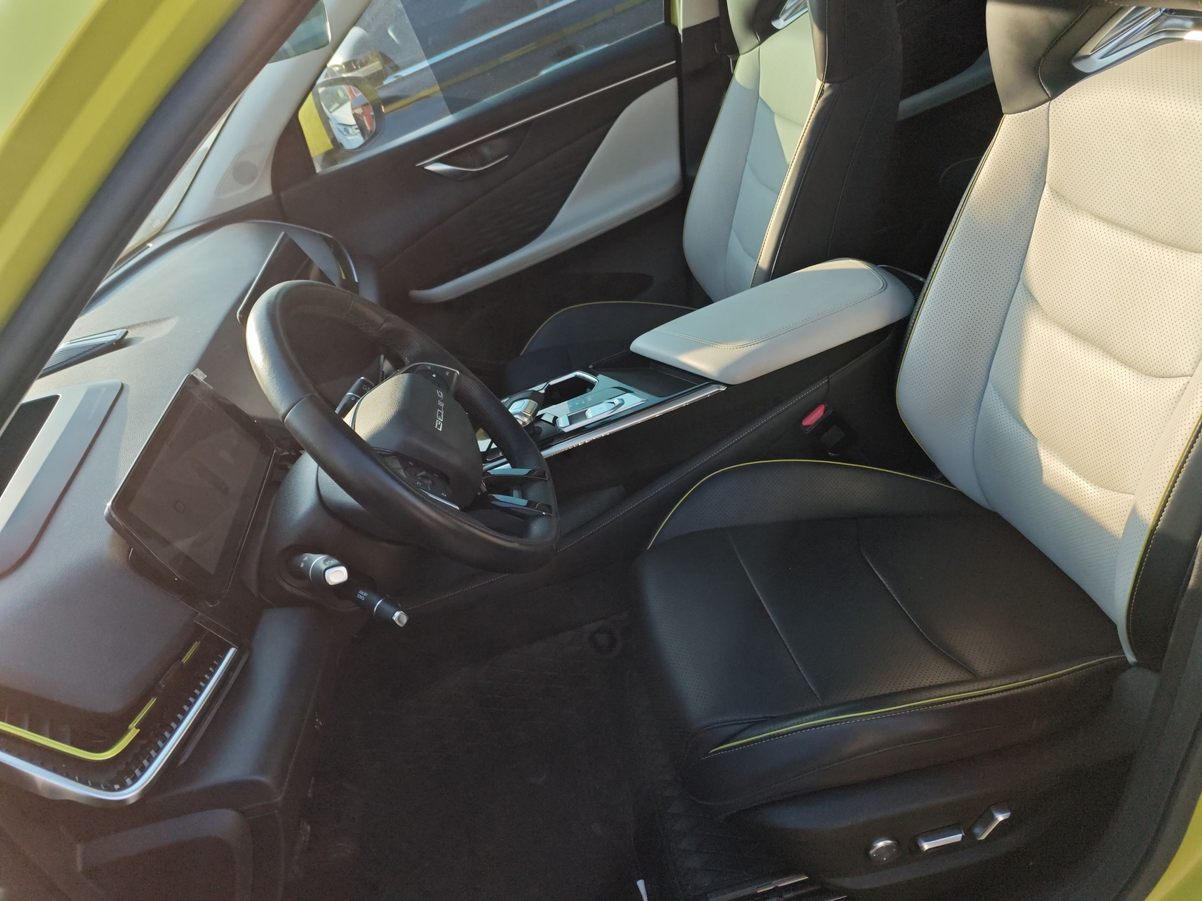 Переднее сиденье в автомобиле