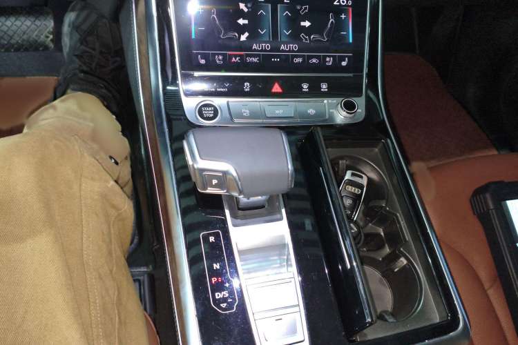 Used Audi Q7 2022 55 TFSI quattro S line Sport model
