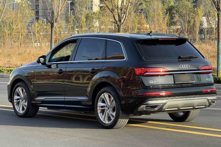 Used Audi Q7 2023 45 TFSI quattro S line Sport model
