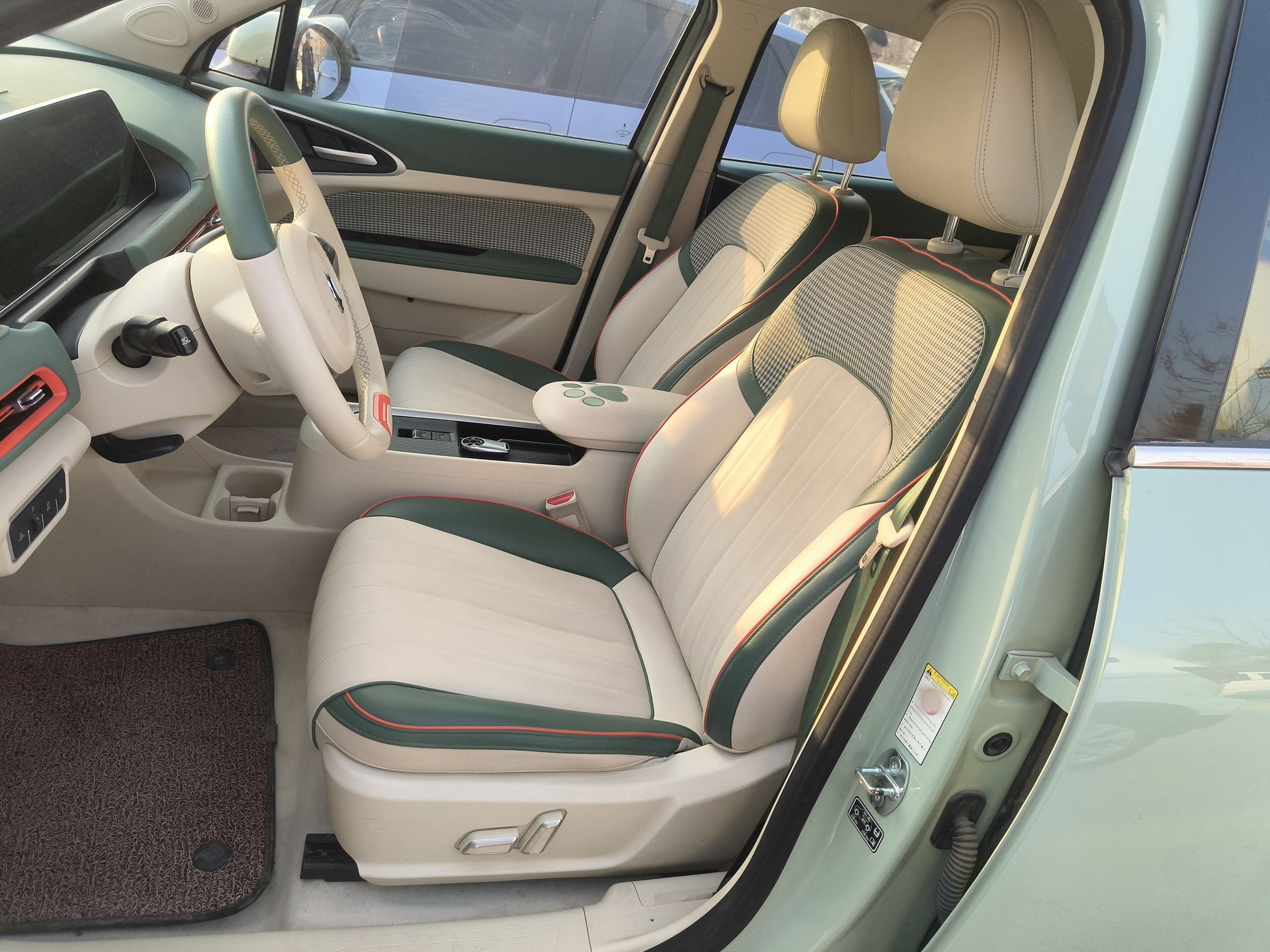 Переднее сиденье в автомобиле