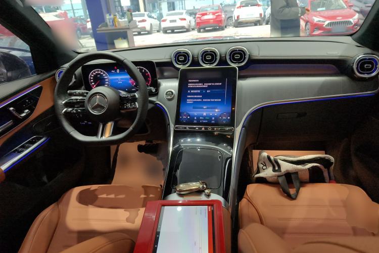 Used Mercedes-Benz GLC 2024 Facelifted GLC 260 L 4MATIC Luxury Version 5 Seats
