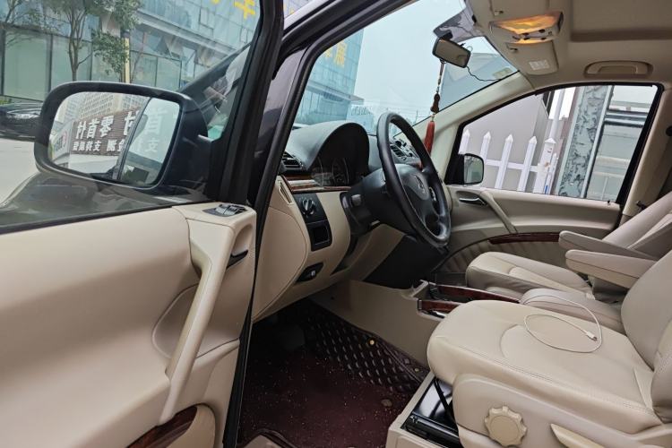 Used Mercedes-Benz Viano 2013 3.0L Comfort Edition
