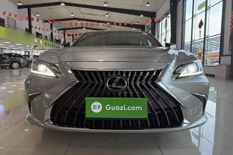 Used Lexus ES 2022 300h Excellence Edition
