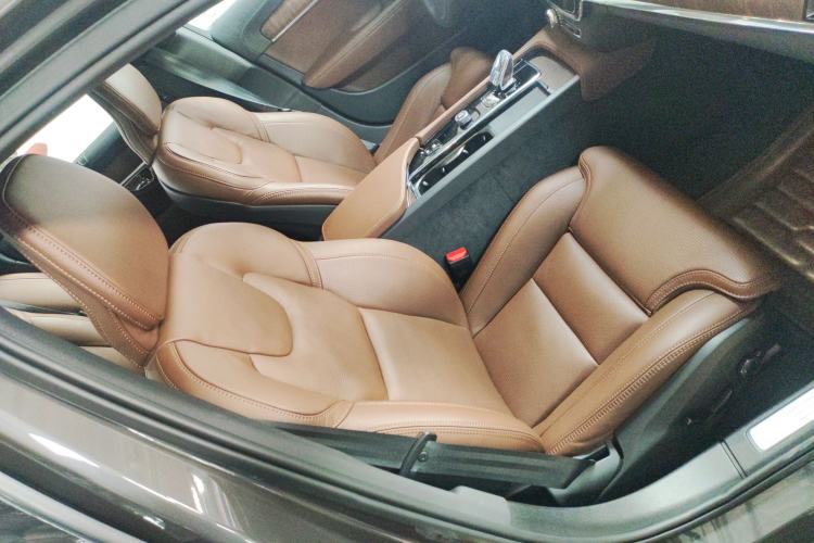 Used Volvo V90 2024 Cross Country B5 AWD Prestige Edition