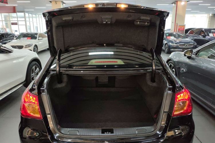 Used Roewe 950 2015 2.0T Luxury Executive Edition
