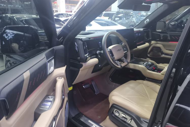 Used  Leopard 8 2025 Smart & Brave Flagship Edition 7 Seats
